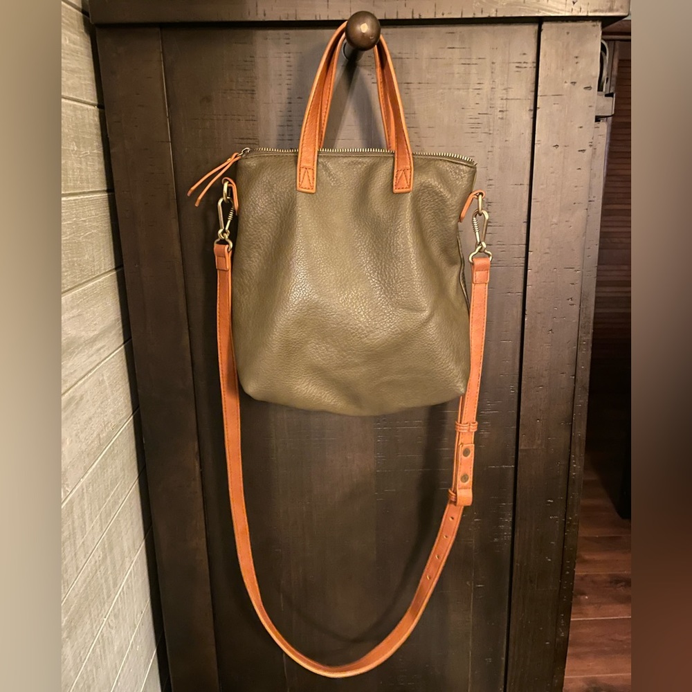 EUC Antik Kraft Crossbody Vegan Leather